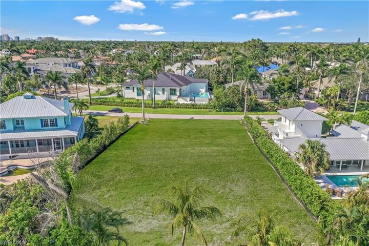 350 Rudder RD, NAPLES FL 34102