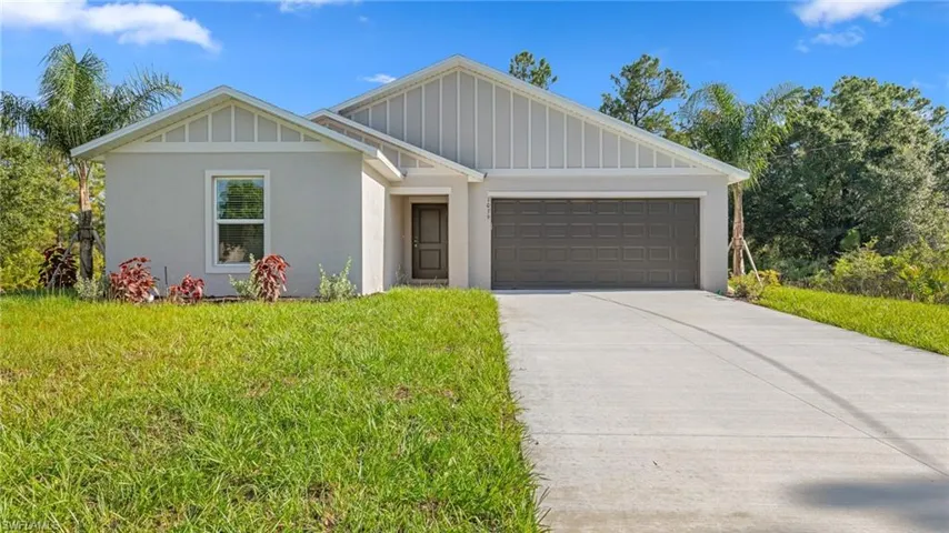 1039  Belmont E ST, Lehigh Acres, FL 33974