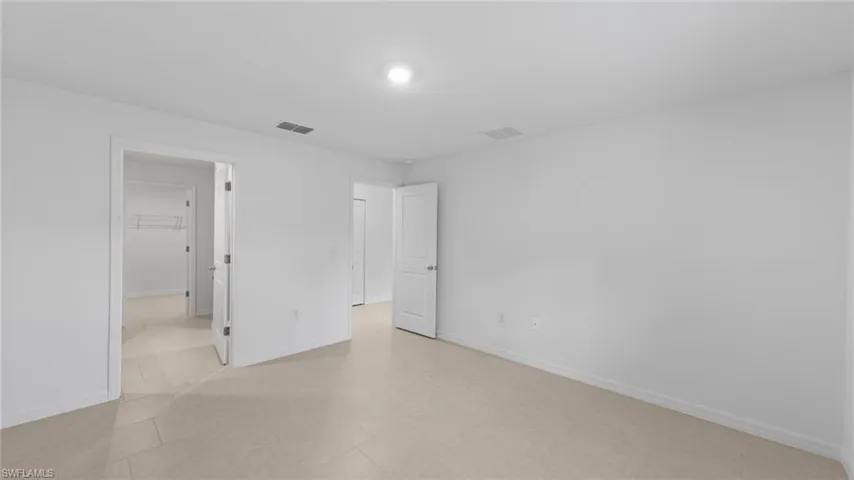 1039  Belmont E ST, Lehigh Acres, FL 33974