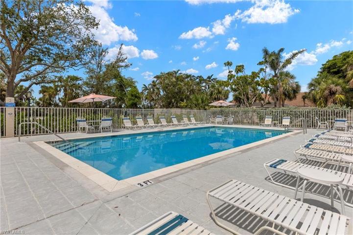 Huge community pool and bathes, umbrellas