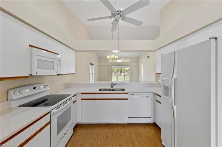 Large eat in kitchen with lots of light