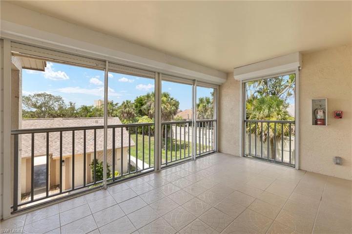 Large screened patio for eastern views