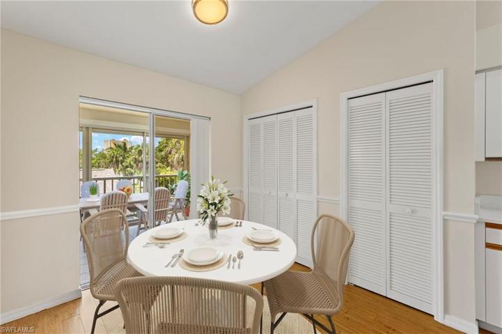 Virtual staged-spacious nook for dining/working