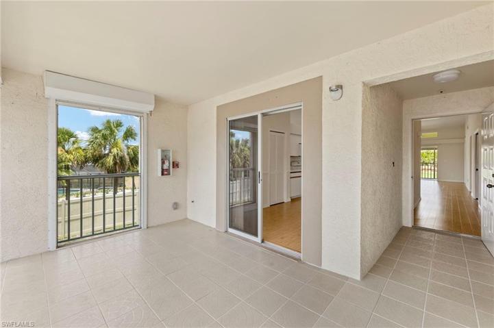 Tiled, corner unit allows great breezes