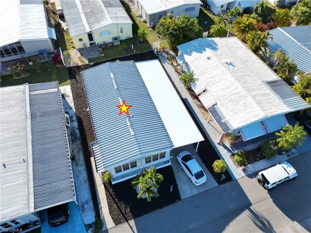Birds eye view of property