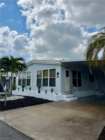 Manufactured / mobile home featuring entry steps