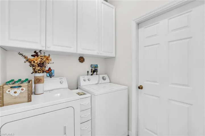 Laundry room with independent washer and dryer and cabinets