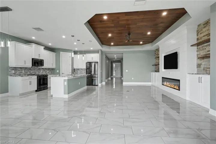 355 Spring Hill Lake Loop, Cape Coral, Florida 33993