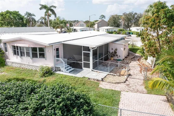 879  Cape Haze  LN, Naples, FL 34104