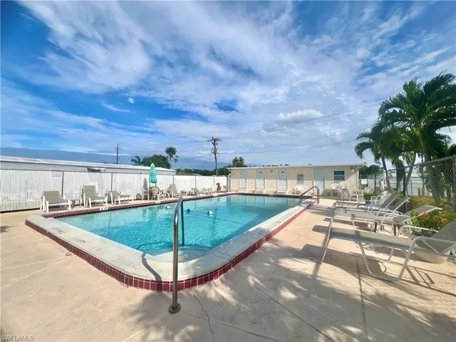 879  Cape Haze  LN, Naples, FL 34104