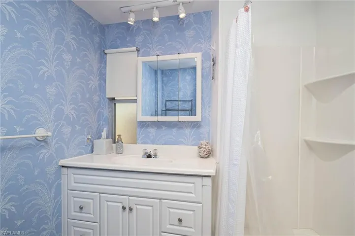 879  Cape Haze  LN, Naples, FL 34104