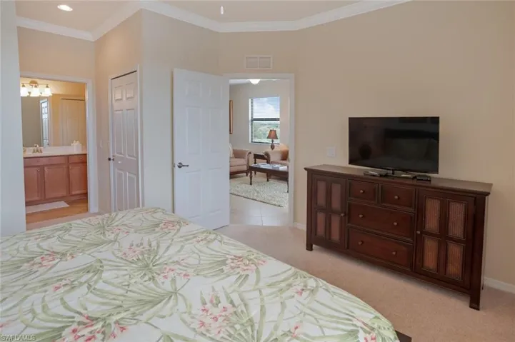 9731  Acqua  CT, Naples, FL 34113