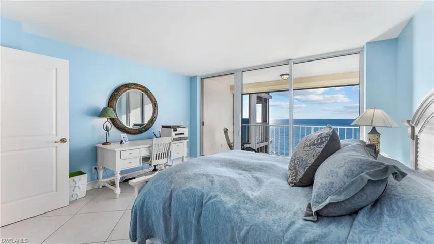 10691  Gulf Shore  DR, Naples, FL 34108