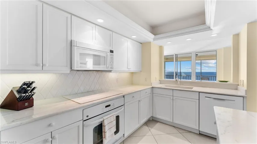 10691  Gulf Shore  DR, Naples, FL 34108
