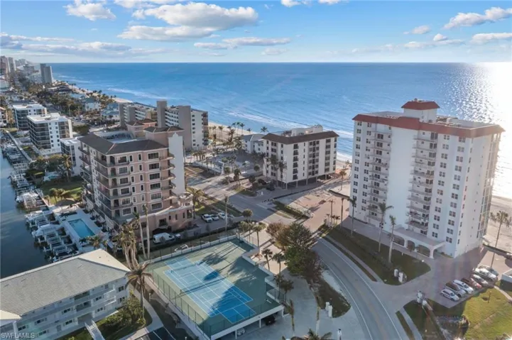 10691  Gulf Shore  DR, Naples, FL 34108