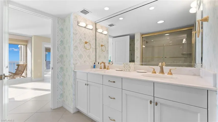 10691  Gulf Shore  DR, Naples, FL 34108