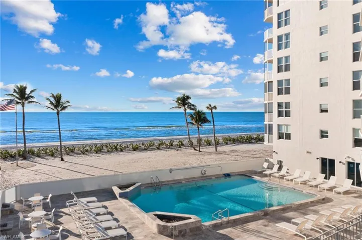 10691  Gulf Shore  DR, Naples, FL 34108