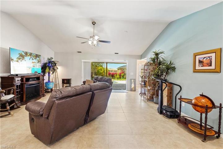 18 SE 20th CT, CAPE CORAL FL 33990