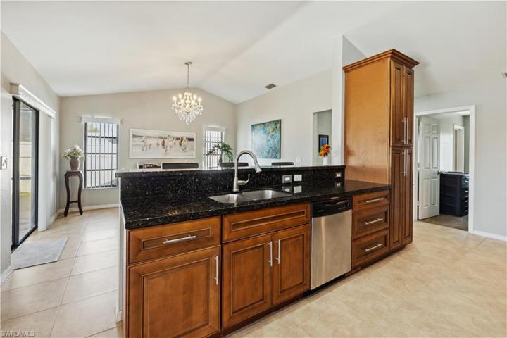 18 SE 20th CT, CAPE CORAL FL 33990