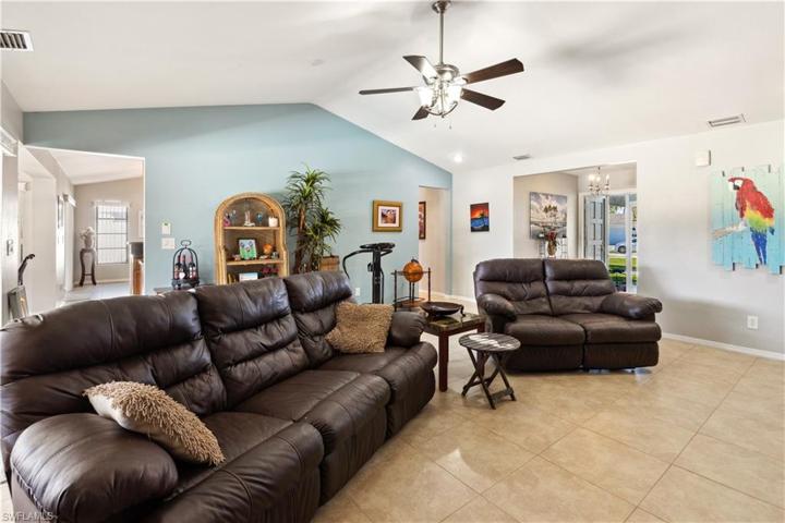18 SE 20th CT, CAPE CORAL FL 33990