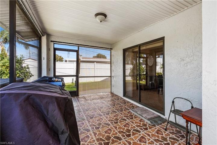 18 SE 20th CT, CAPE CORAL FL 33990