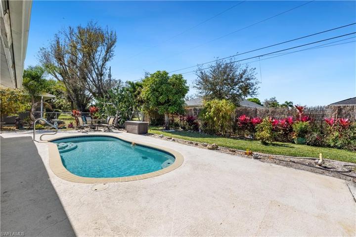 18 SE 20th CT, CAPE CORAL FL 33990