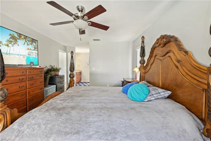 18 SE 20th CT, CAPE CORAL FL 33990