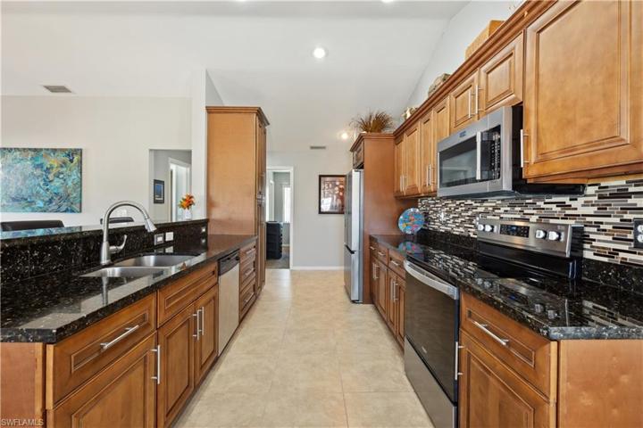 18 SE 20th CT, CAPE CORAL FL 33990