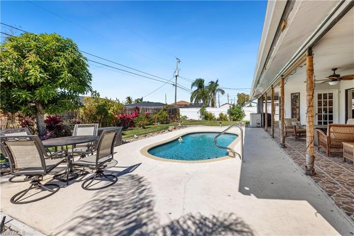 18 SE 20th CT, CAPE CORAL FL 33990