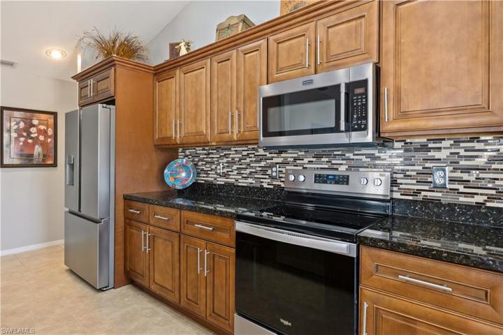 18 SE 20th CT, CAPE CORAL FL 33990