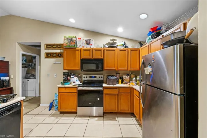 371 Portage Ave, Lehigh Acres Fl 33974