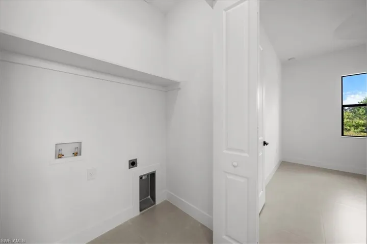 Laundry room with electric dryer hookup and washer hookup
