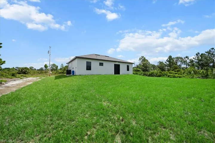 View of grassy yard