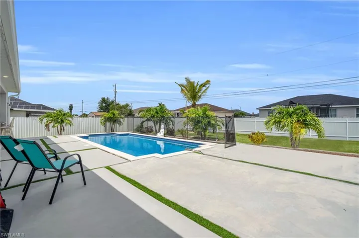 477 NE 1st  PL, Cape Coral, FL 33909