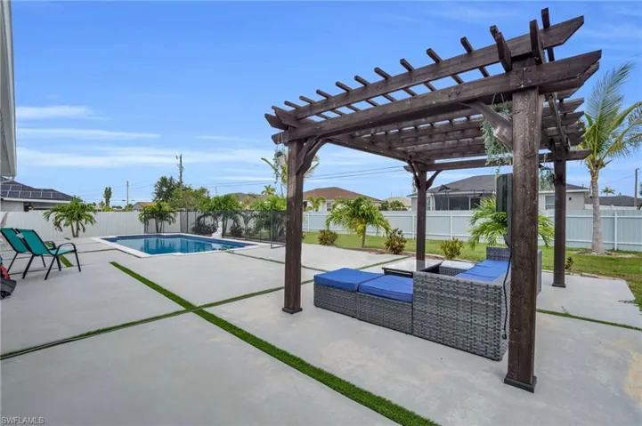 477 NE 1st  PL, Cape Coral, FL 33909