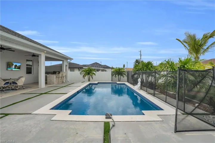 477 NE 1st  PL, Cape Coral, FL 33909