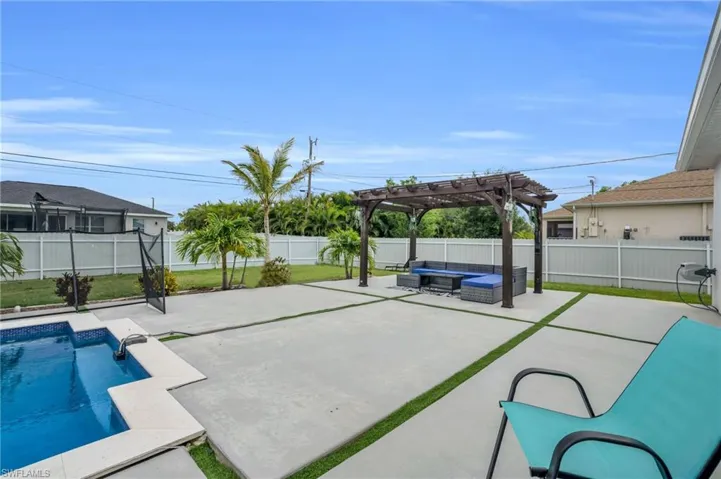 477 NE 1st  PL, Cape Coral, FL 33909