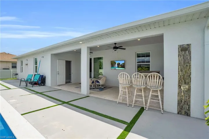 477 NE 1st  PL, Cape Coral, FL 33909