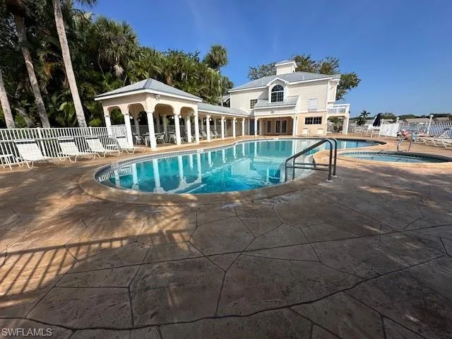 2662  Aft  AVE, Naples, FL 34109