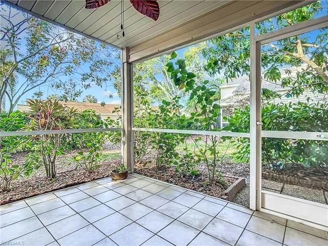 2662  Aft  AVE, Naples, FL 34109