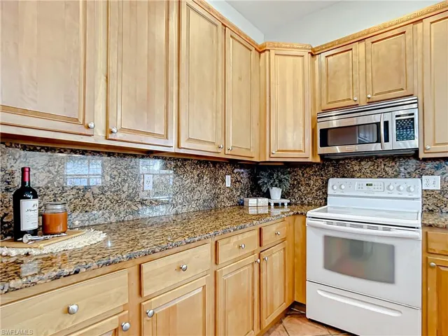 2662  Aft  AVE, Naples, FL 34109