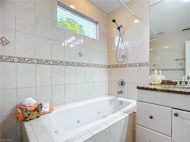 2662  Aft  AVE, Naples, FL 34109
