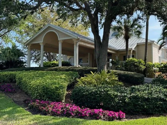 2662  Aft  AVE, Naples, FL 34109