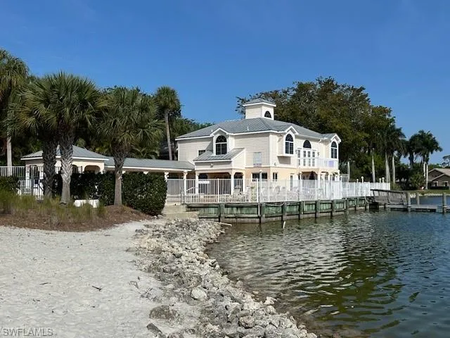 2662  Aft  AVE, Naples, FL 34109
