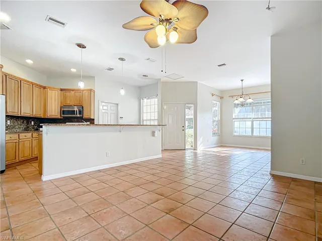 2662  Aft  AVE, Naples, FL 34109