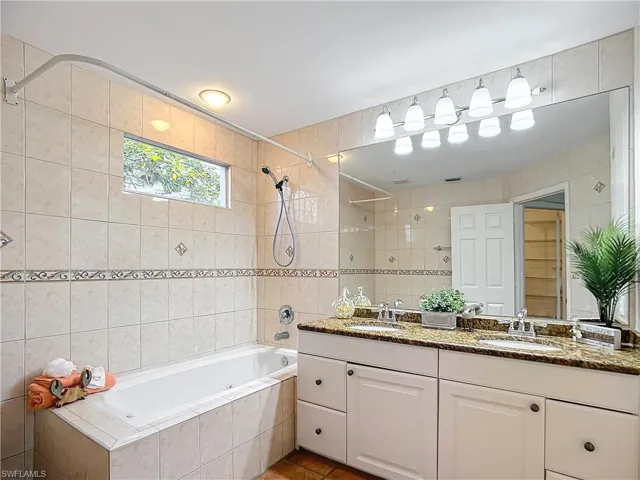 2662  Aft  AVE, Naples, FL 34109