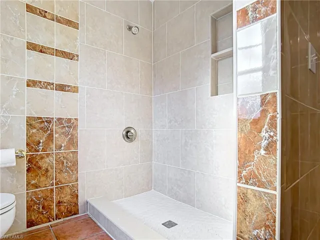 2662  Aft  AVE, Naples, FL 34109