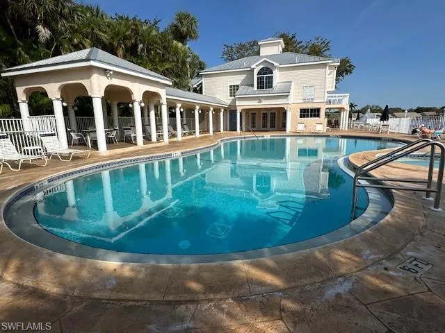 2662  Aft  AVE, Naples, FL 34109