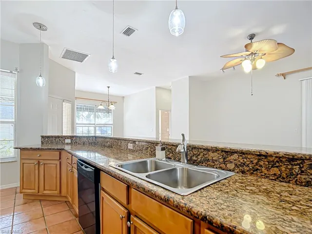 2662  Aft  AVE, Naples, FL 34109