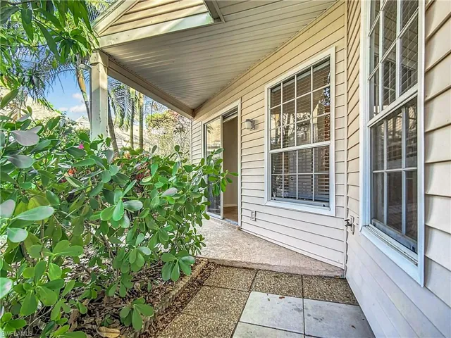 2662  Aft  AVE, Naples, FL 34109